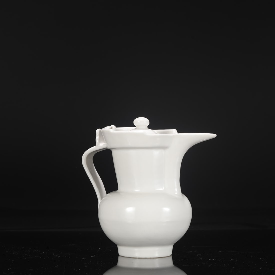 A Ming Dynasty Yongle period sweet-white glazed ewer with incised "Three Abundances" design.: Height: 20.5 cm, Mouth diameter: 8 cm, Belly diameter: 12 cm