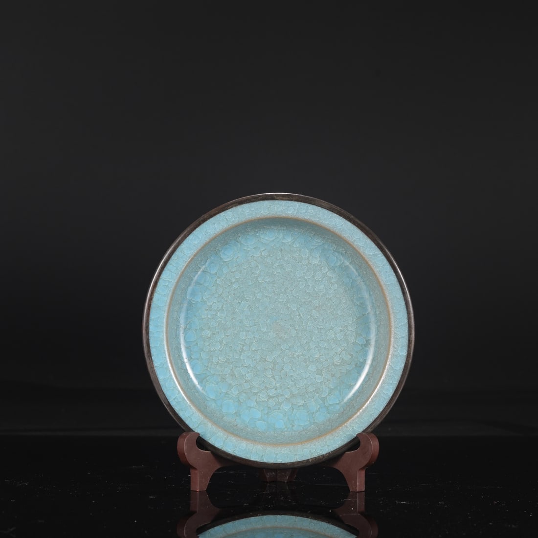 A large Northern Song Dynasty Ru ware dish with sky-blue glaze, ice-crack pattern, and silver rim,: Height: 5 cm, Diameter: 20 cm