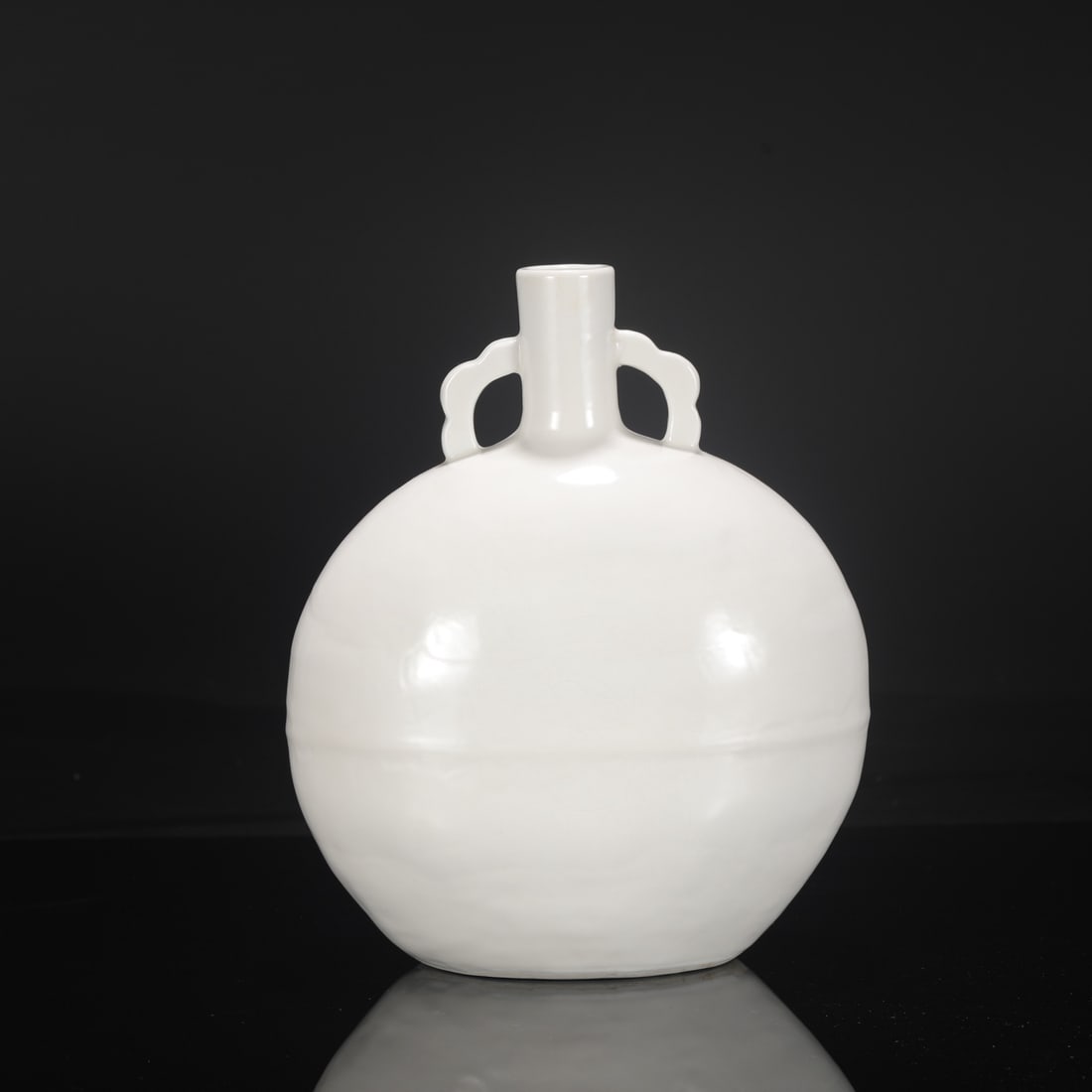 A large moon flask with a sweet white glaze and incised "Three Abundances" design from the Yongle: Height: 27 cm, Mouth Diameter: 3.5 cm, Belly Diameter: 21.5 cm