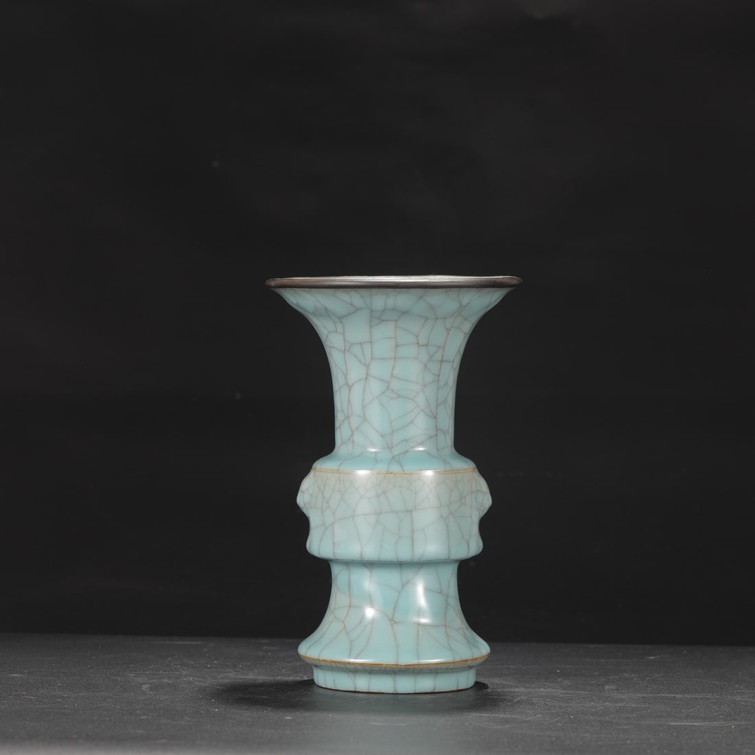 A Southern Song Dynasty official kiln celadon glaze with silver rim, animal-shaped handles, and a: Height: 22 cm, Mouth diameter: 13.5 cm, Belly diameter: 10 cm