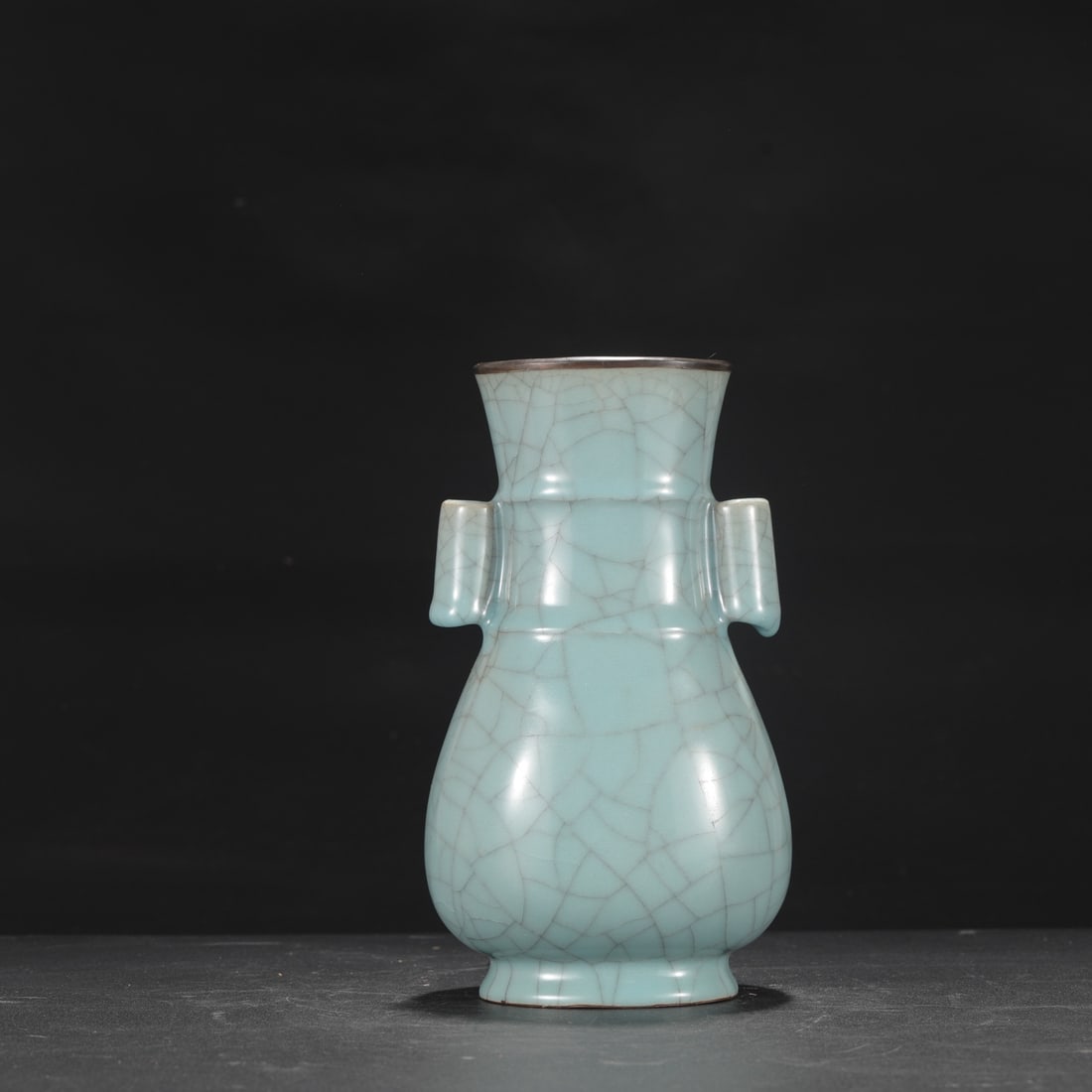 A Southern Song Dynasty official kiln celadon vase with silver rim and tubular handles, inscribed: Height: 22 cm, Mouth diameter: 8.5 cm, Belly diameter: 12 cm