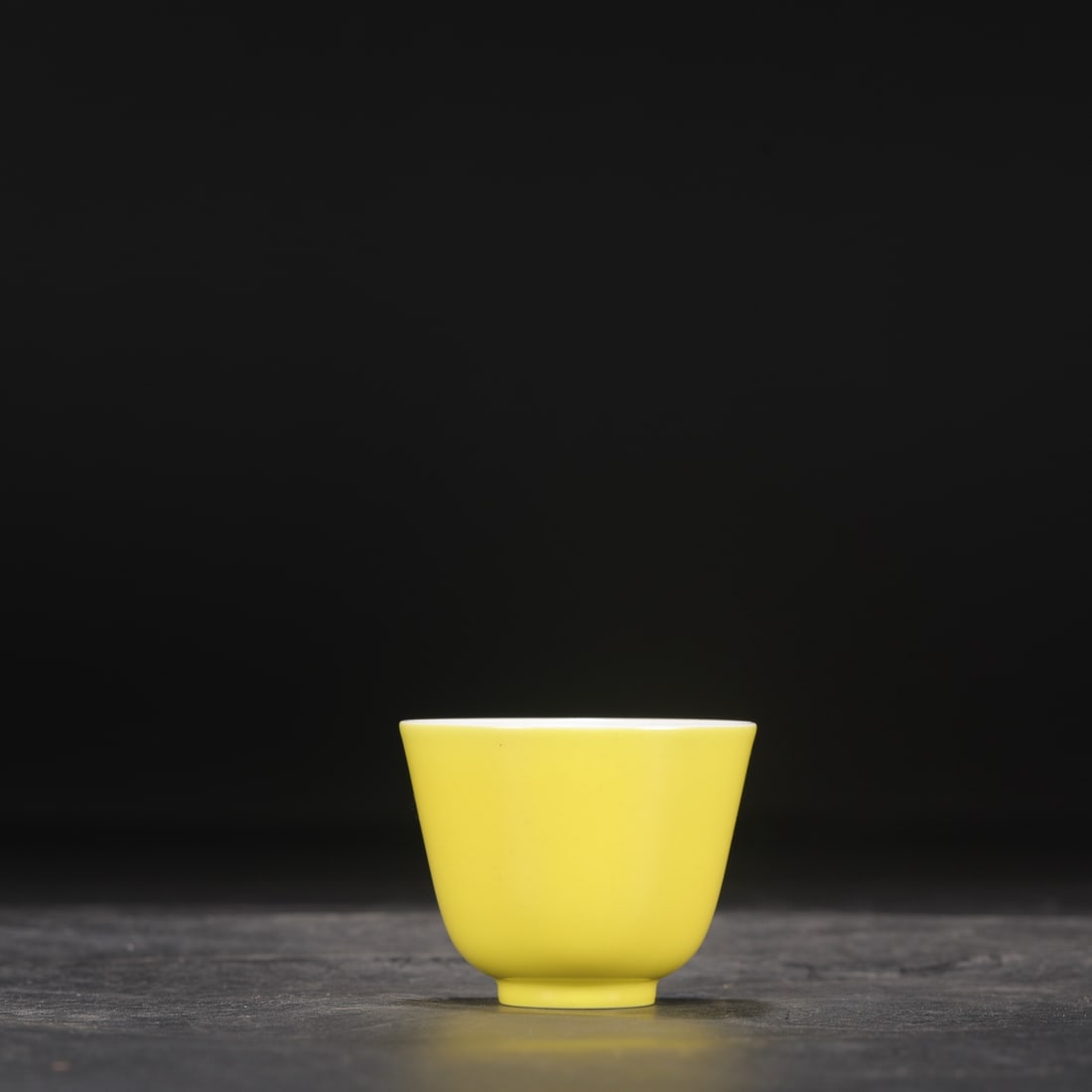 A Qing Dynasty Yongzheng period pale yellow glazed tea bowl.: Height: 5.5 cm, Diameter: 7 cm