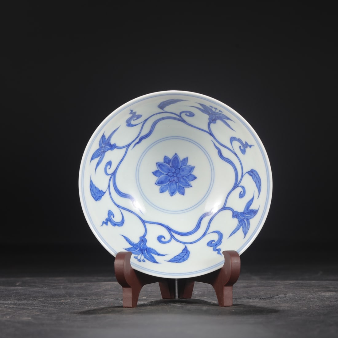 A Ming Dynasty Chenghua blue and white porcelain palace bowl with a scrolling floral design,: Height: 6.8 cm, Diameter: 15 cm