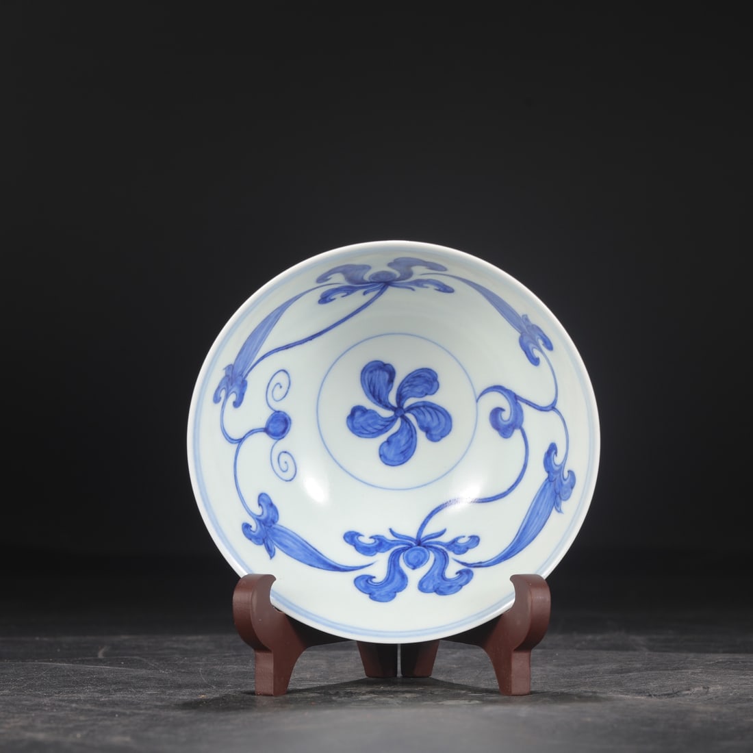 A Ming Dynasty Chenghua blue and white porcelain palace bowl with a scrolling floral design,: Height: 6.8 cm, Diameter: 15 cm