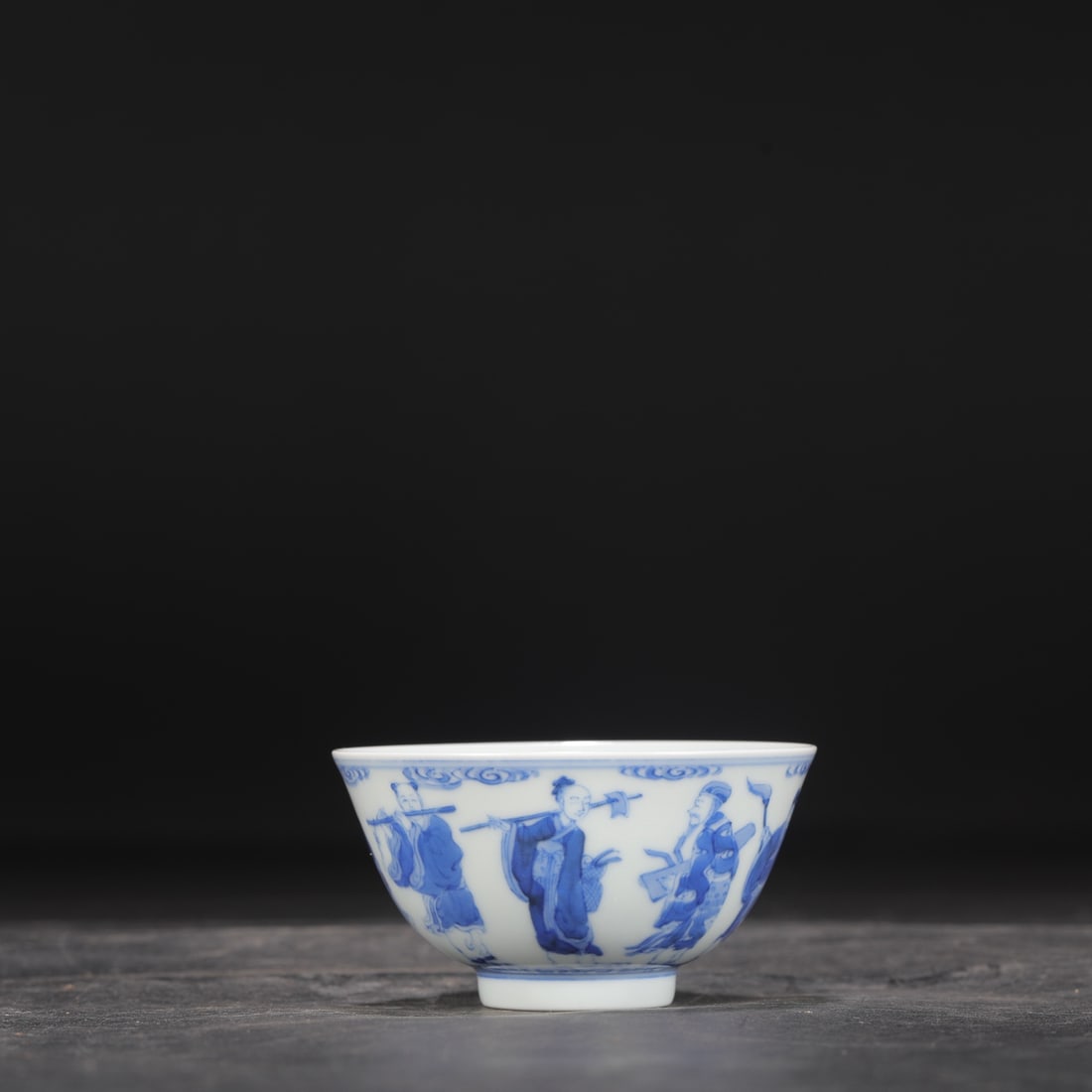 Dimensions of a Qing Dynasty Kangxi period blue and white porcelain tea bowl with eight immortals.: Height: 5 cm, Diameter: 9 cm