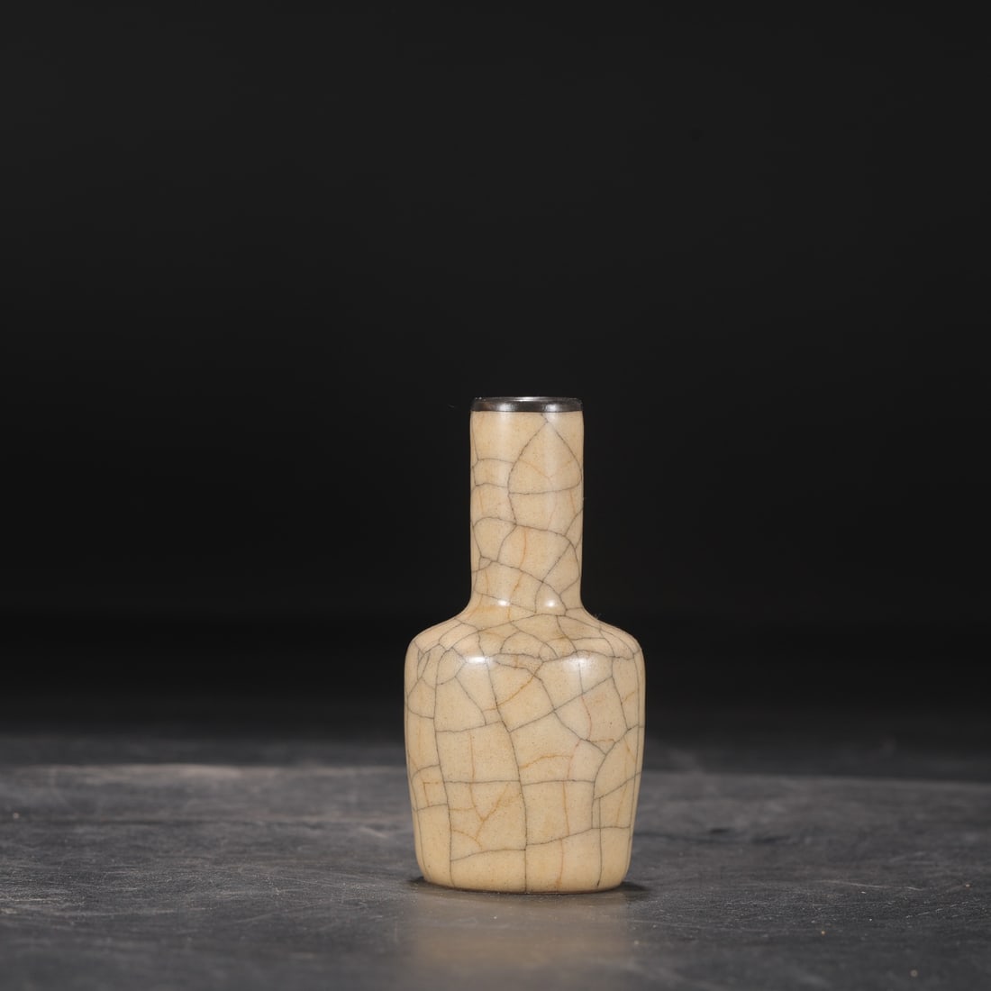 A Northern Song Dynasty Ge ware rice-yellow glazed silver-rimmed paper-shaped vase from a: Dimensions: Height 11 cm, Mouth diameter 2 cm, Belly diameter 5 cm.