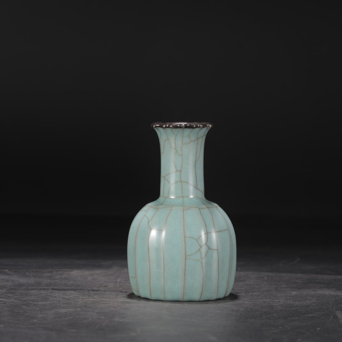 A Southern Song Dynasty official kiln celadon vase with a silver rim and bell-shaped handle,: Dimensions: Height 14 cm, Mouth diameter 5 cm, Belly diameter 8.5 cm.