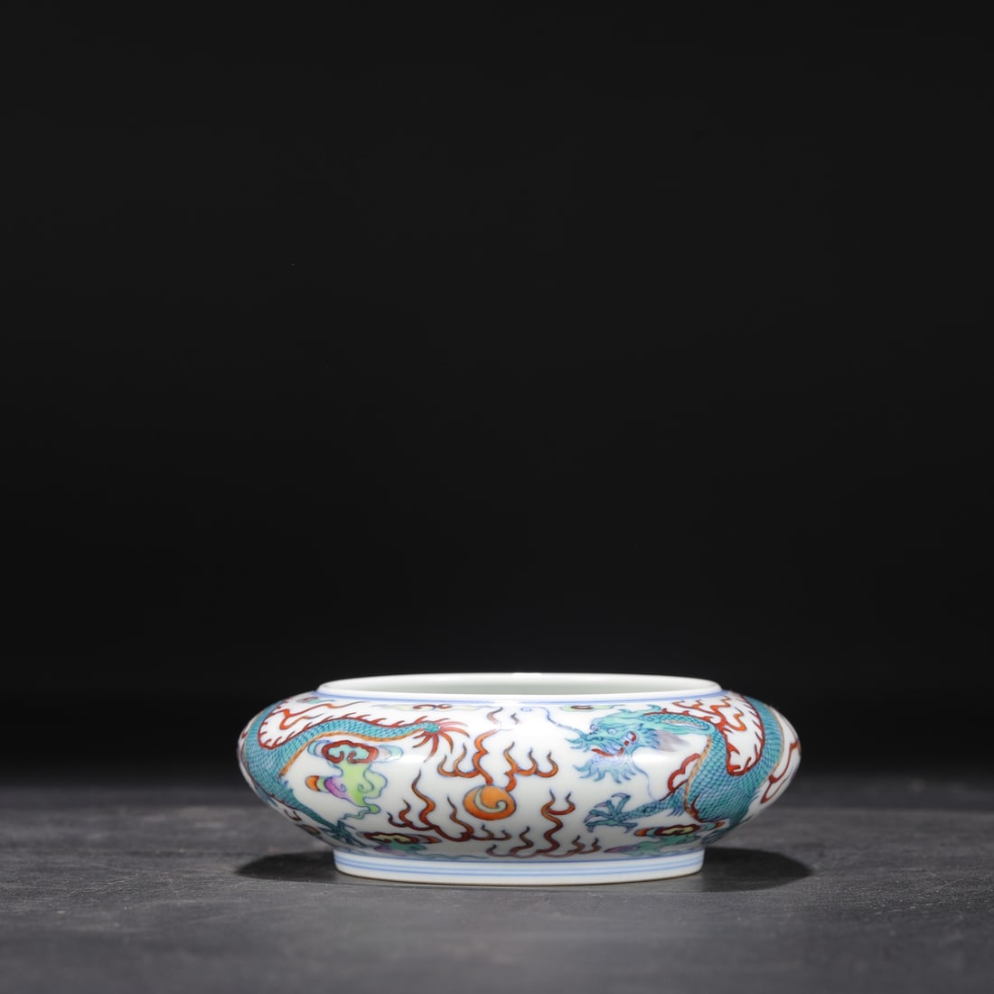 A large Qing Dynasty Yongzheng period doucai (enamel overglaze) brush washer with dragon and cloud: Dimensions: Height 4.5 cm, Mouth diameter 9 cm, Belly diameter 13.5 cm.