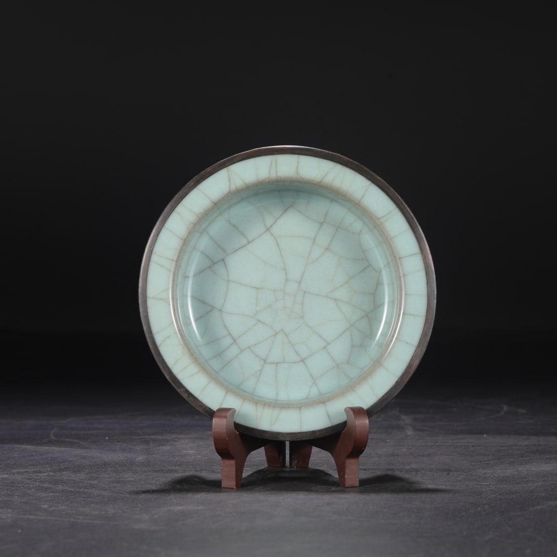 A Southern Song Dynasty official kiln celadon washer with a silver rim and three legs, bearing an (1 of 7)