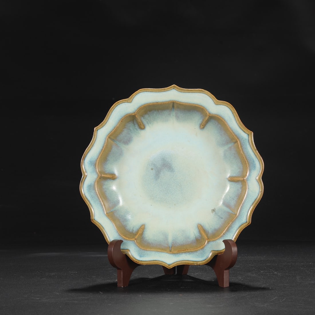 A set of Northern Song Dynasty Jun ware grape-patterned purple-red glazed imperial melon-shaped: Dimensions: Height 20.5 cm, Mouth diameter 25 cm, Stand diameter 22.5 cm.