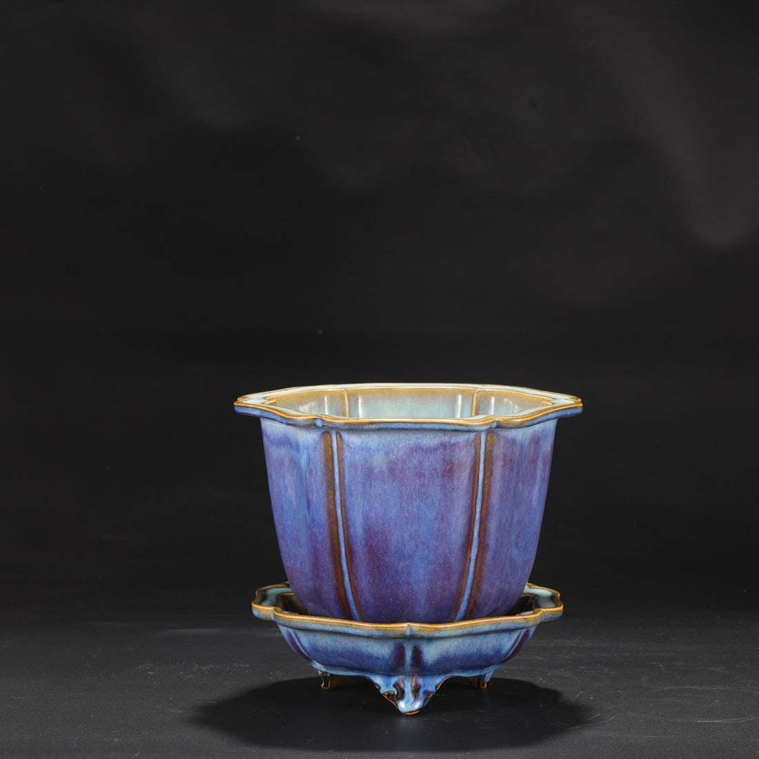A set of six-sided basin stands with grape-purple-red glaze from the Northern Song Dynasty, formerly (1 of 8)