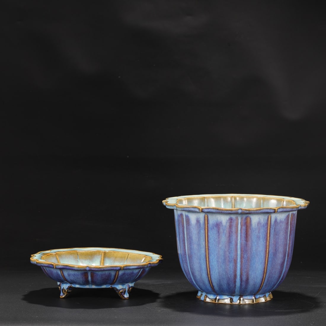 A set of Northern Song Dynasty Jun ware grape-patterned purple-red glazed melon-shaped basin and: Dimensions: Height 20 cm, Mouth diameter 25 cm, Saucer diameter 23 cm.