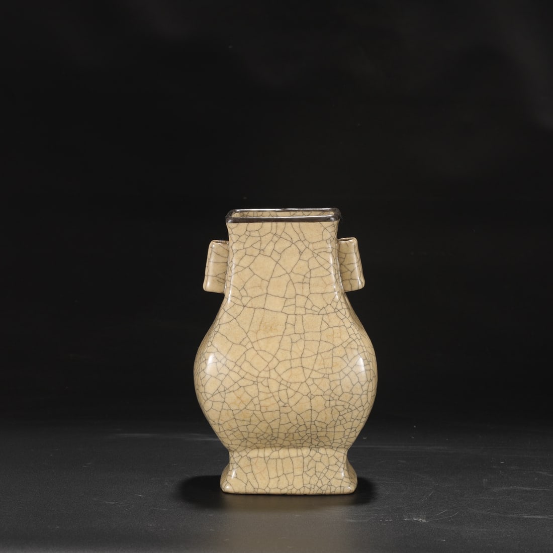 A Northern Song Dynasty Ge ware vase with a beige glaze, silver rim, and square handles, used in the: Dimensions: Height 24.5 cm, Mouth diameter 10 cm, Belly diameter 15 cm.