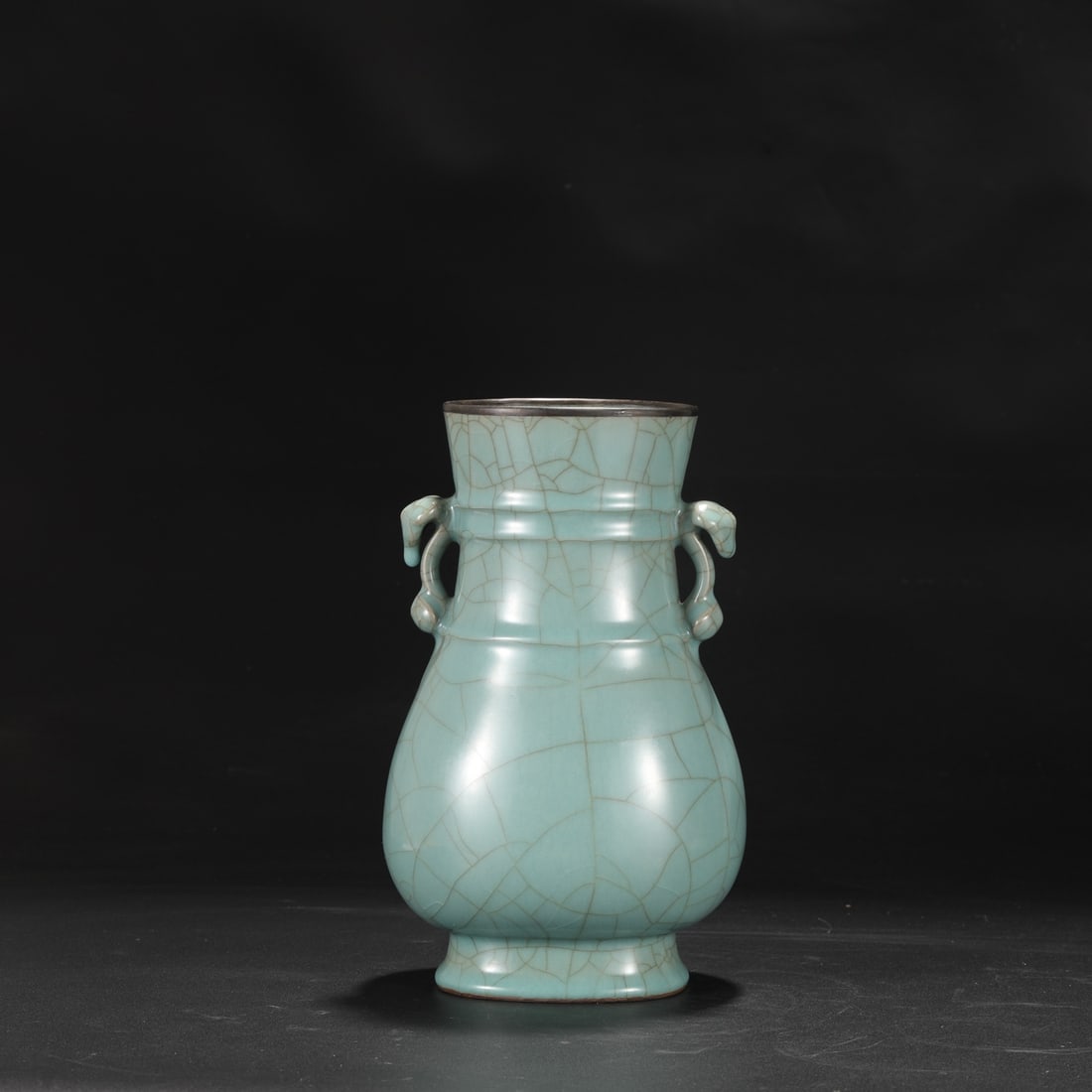 A Southern Song Dynasty official kiln celadon vase with silver rim and ruyi-shaped handles, used in: Dimensions: Height 27 cm, Mouth diameter 11.5 cm, Belly diameter 16 cm.