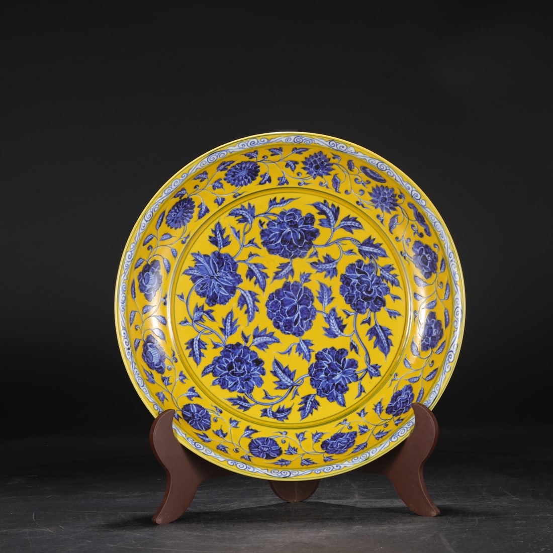 Large Ming Dynasty Xuande Period Yellow-Ground Blue and White Porcelain Dish with Scrolling Floral: Dimensions: Height 7 cm, Diameter 41 cm