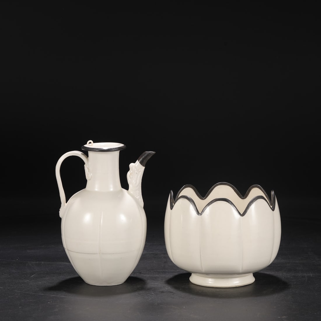 A set of Northern Song Dynasty Ding ware white-glazed wine warmer stand with silver clasp, formerly: Dimensions: Height 21.5 cm, Mouth diameter 4.5 cm, Diameter 14.5 cm.