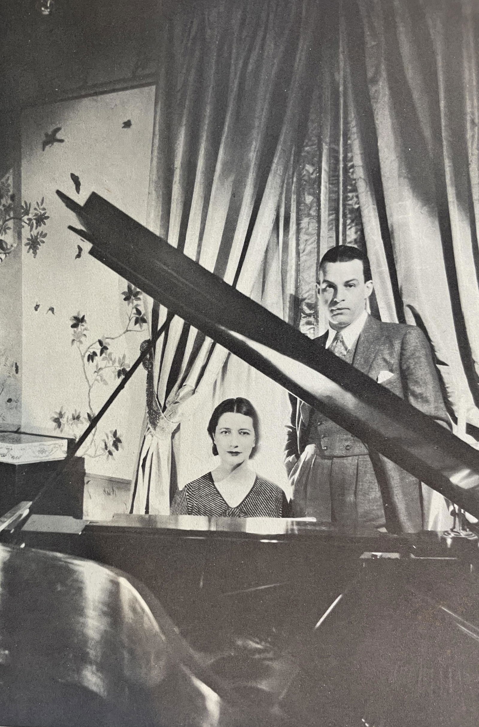 Cecil Beaton "Alfred Lunt and Lynn Fontanne" Print: Cecil Beaton (1904-1980) was a British photographer, designer, and writer. He is known for his iconic fashion and portrait photography, as well as his work as a costume and set designer for film and s
