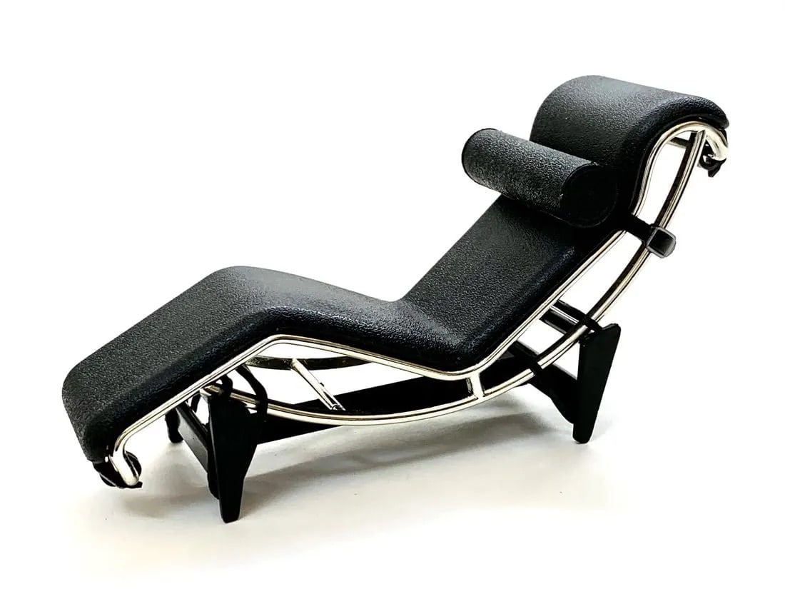 Le Corbusier LC4 Chaise Lounger Desk Display (1 of 4)
