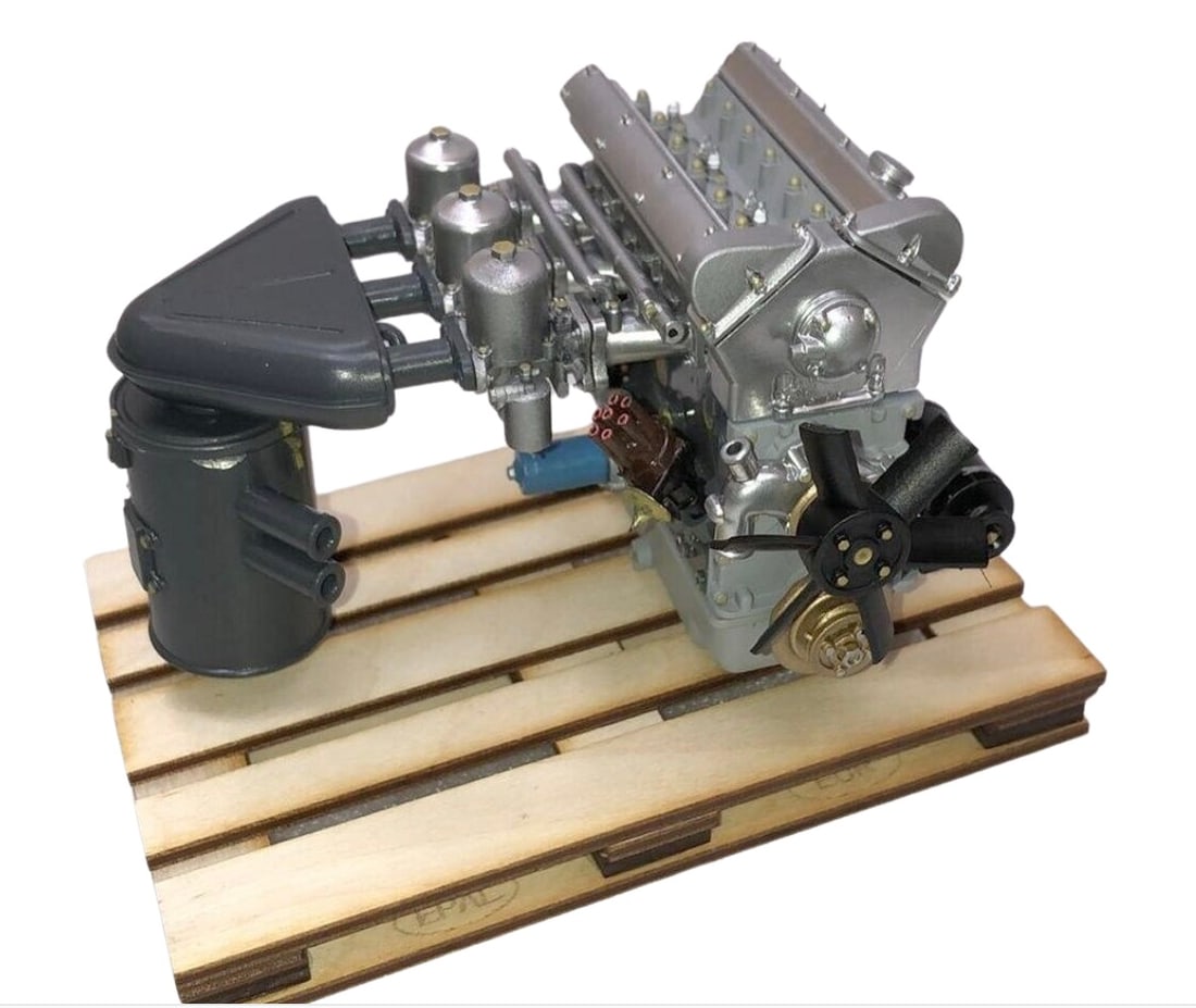 Jaguar E Type 1/18 Scale Model Engine Desk Display (1 of 5)