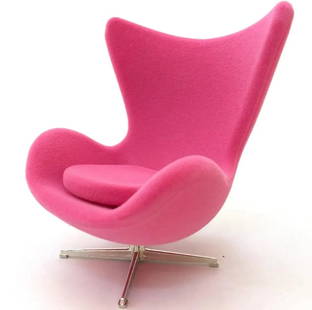 Arne Jacobsen Pink "Egg Chair" Desk Display: The Arne Jacobsen Egg Chair is an iconic piece of furniture designed by Danish architect and designer Arne Jacobsen in 1958. It is part of his larger furniture collection created for the SAS Royal