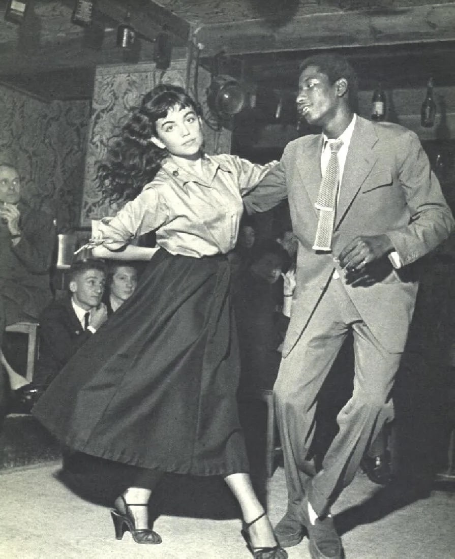 Robert Doisneau "Claude Mocquery et James Campbell" Print: Measures: 7 x 8 1/2 inches print and mounted