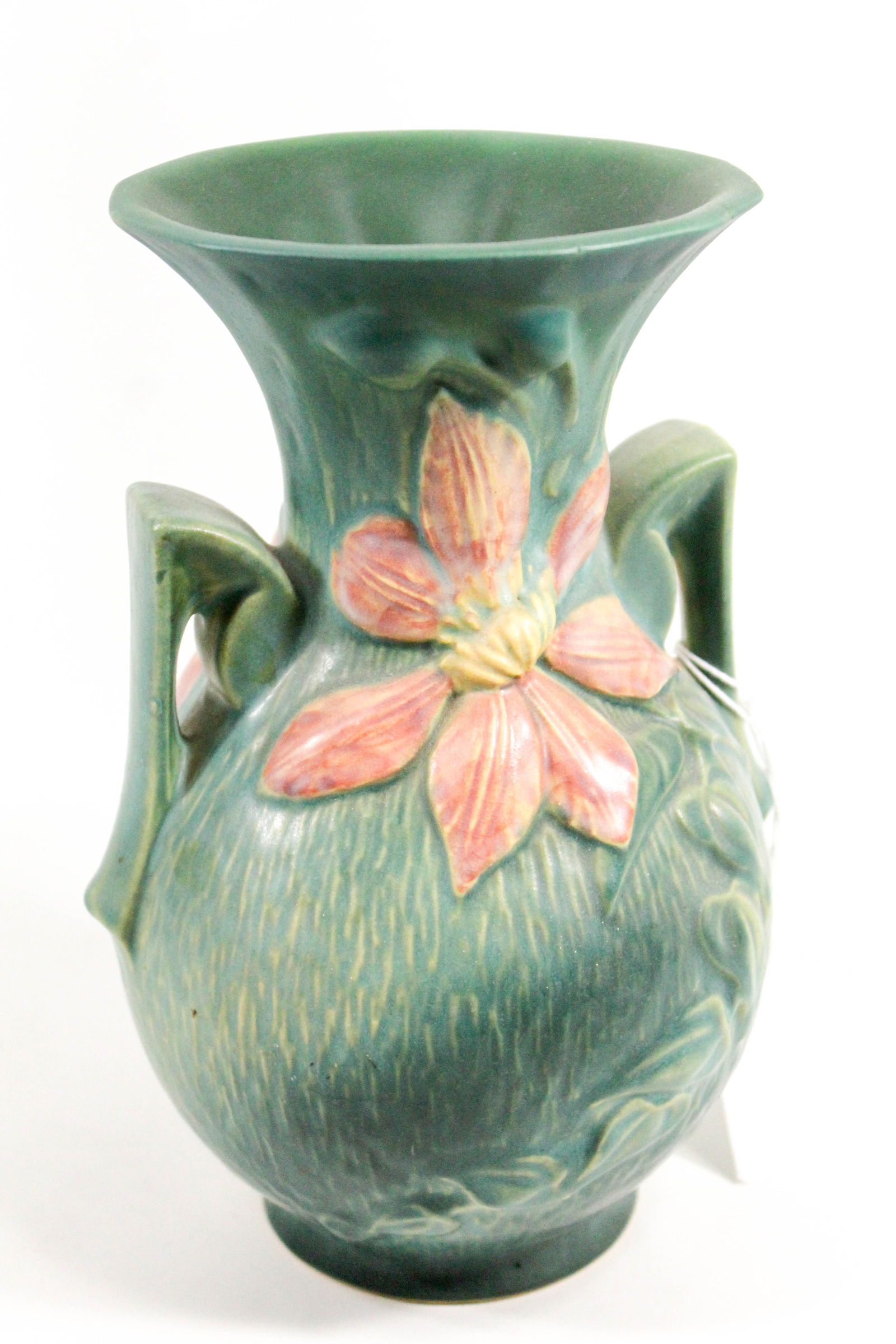 Vintage Roseville Green clematis handled vase. (1 of 12)