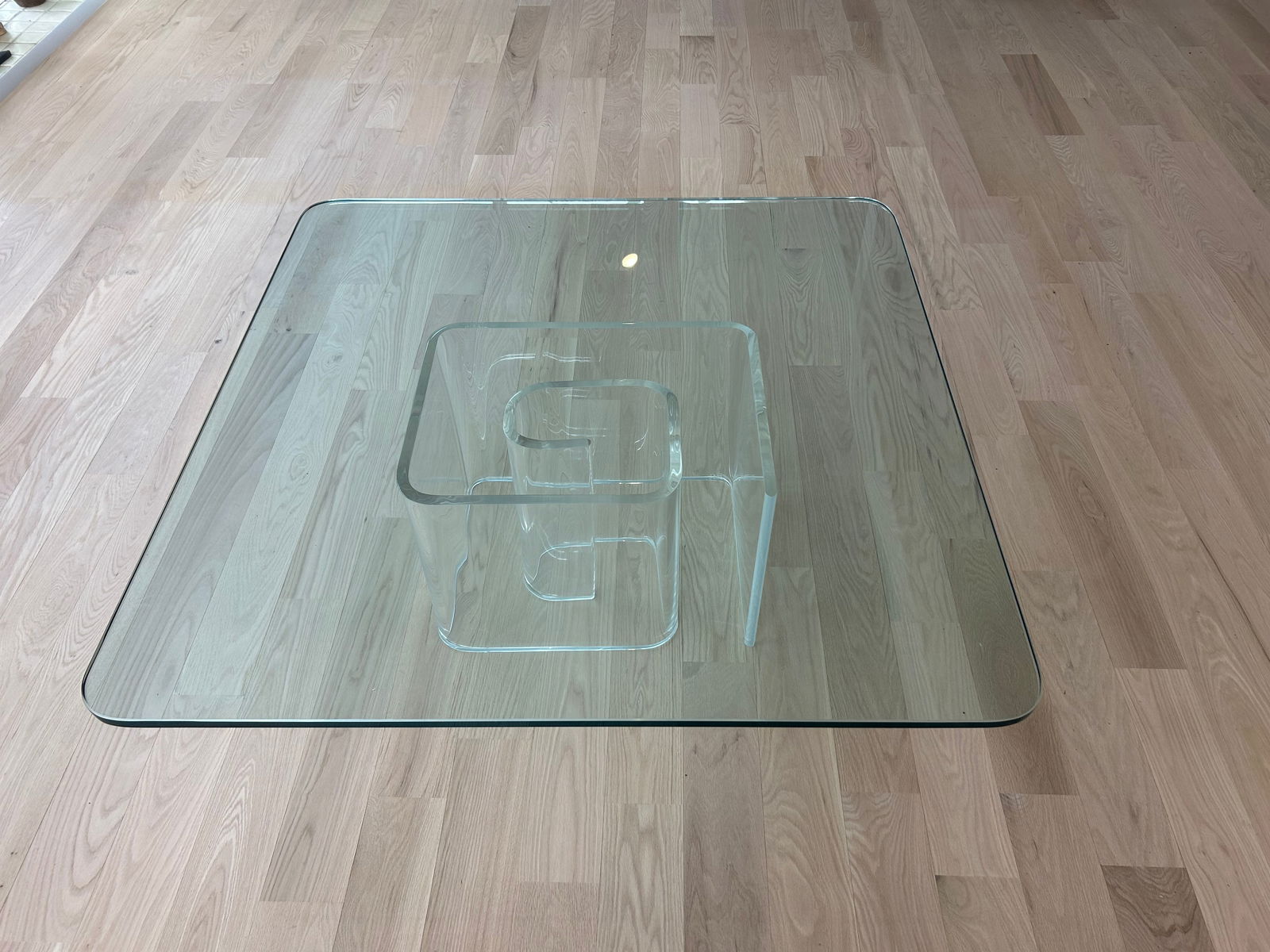 Mid-century Lucite and Glass Coffee Table: Mid-century lucite and glass coffee table. This piece is in great vintage condition and measures 4’ x 4’ x 17” H.