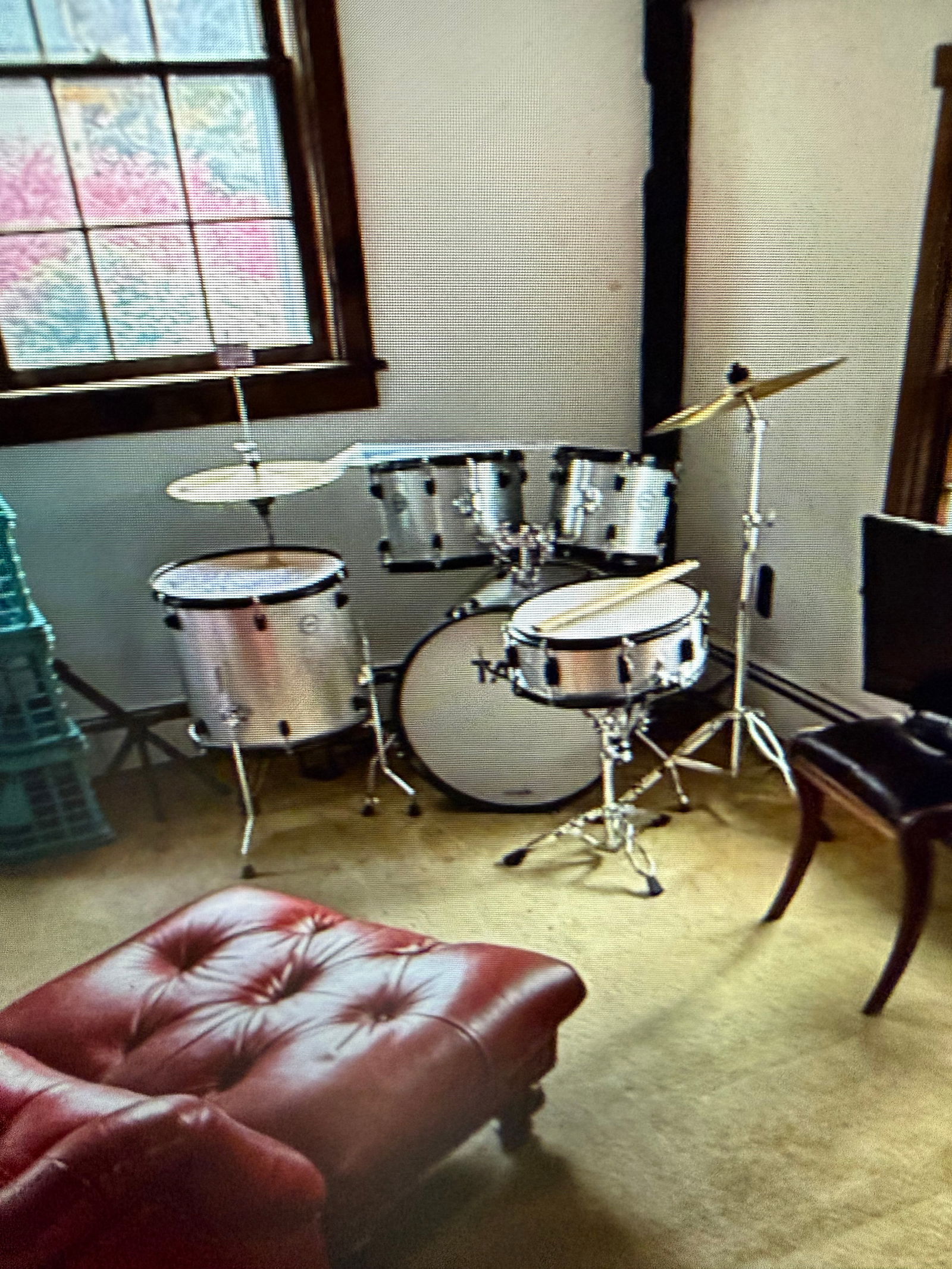 Taye Drum Set: Taye GAD 520J-SS Galactic Audition 20" Silver Sparkle, inclusief hardware pack, bekkenset en drumkruk. 5 piece drum set, with 2 symbols on stands