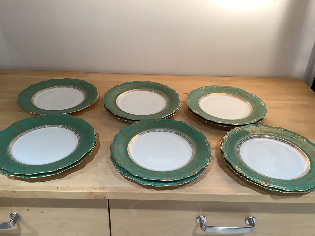Czechoslovakia Modell Vatikani China - Sevilla Pattern: This listing features a stunning set of 11 Czechoslovakian Modell Vatikani China plates, characterized by their elegant design and rich color. The pattern Sevilla, boasts a distinctive turquoise