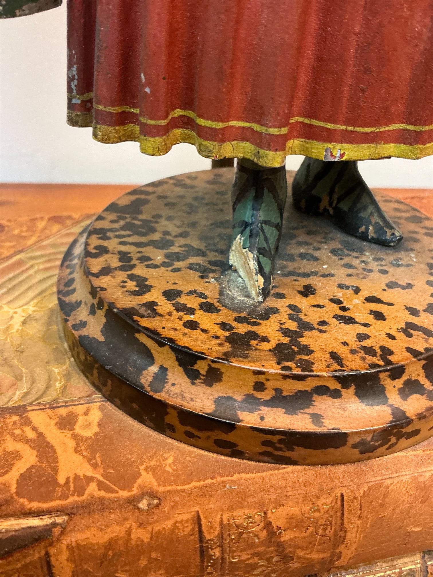 Regency Tole Figural Table Lamp - 9