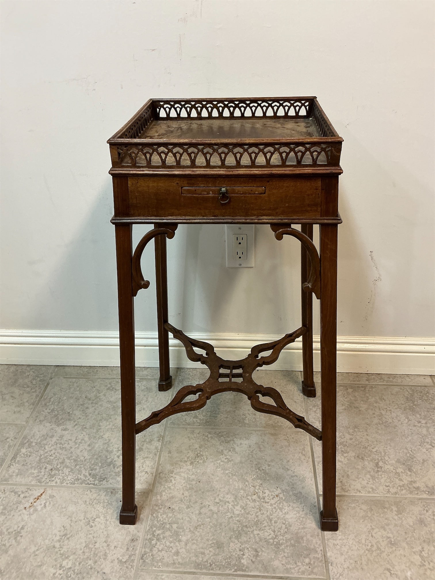 Antique Chippendale Mahogany Tea Kettle Stand: Elegant Antique Chippendale style Mahogany Tea Kettle Stand showcases intricate craftsmanship and timeless design. Featuring a beautifully detailed gallery edge, it offers a sophisticated display spac