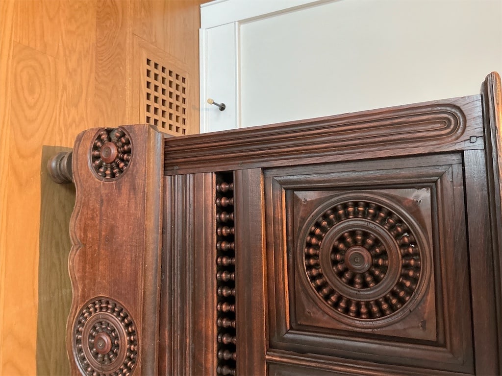 Antique carved oak cabinet (1 of 7)