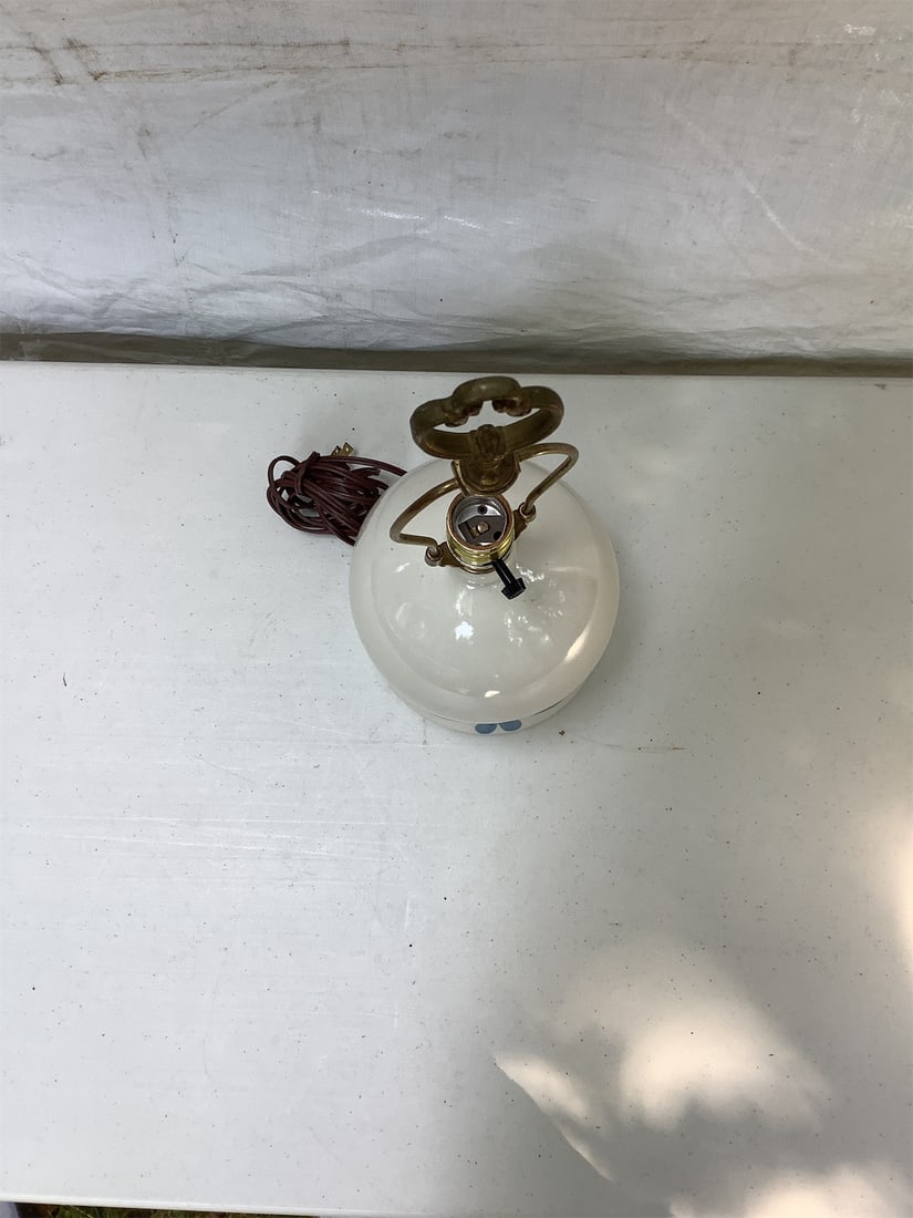 Ceramic White and Blue Leaf Pattern Lamp - 4