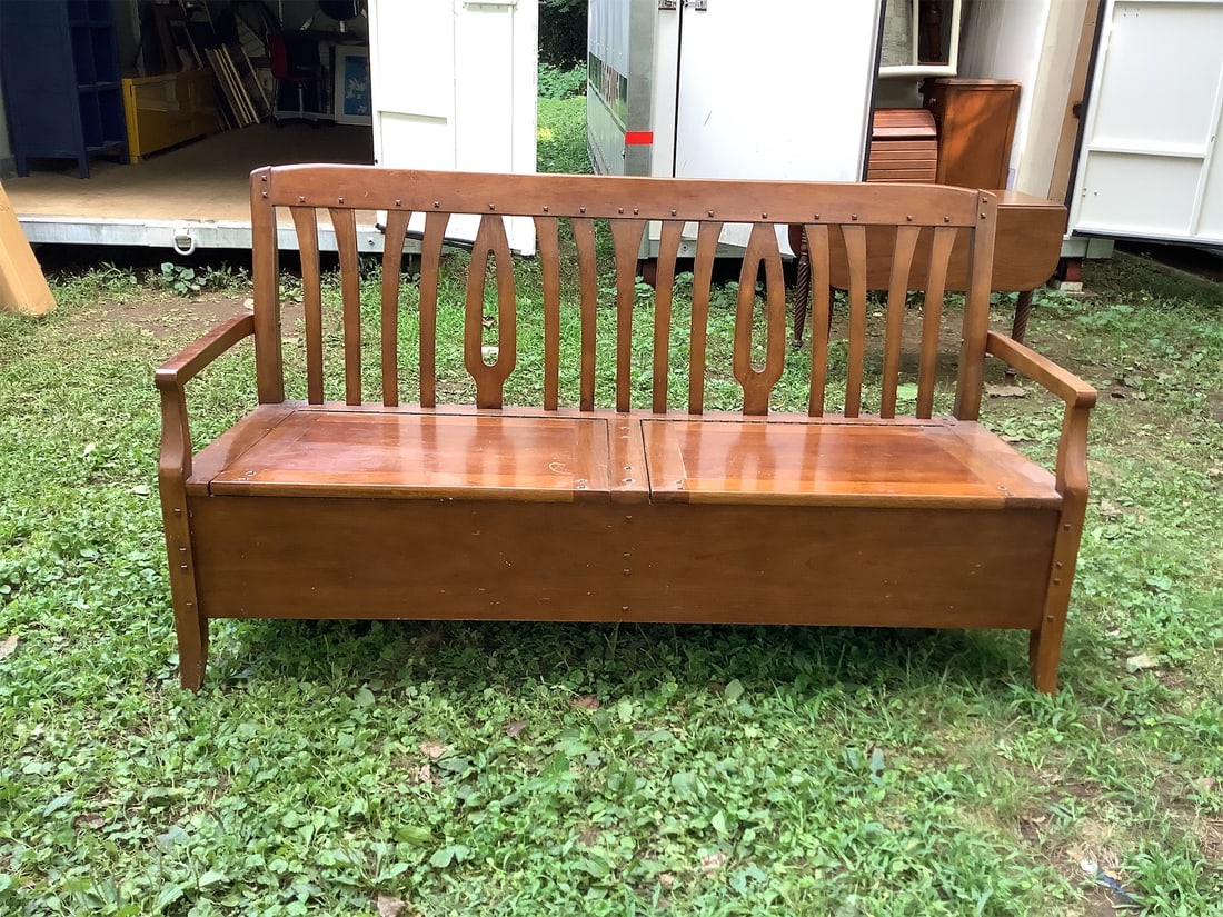 Stickley Blacker House Shoe Bench: This stylish bench features a classic design with a beautiful wooden finish, combining functionality and elegance. The bench offers ample storage space beneath its hinged seats, making it perfect for