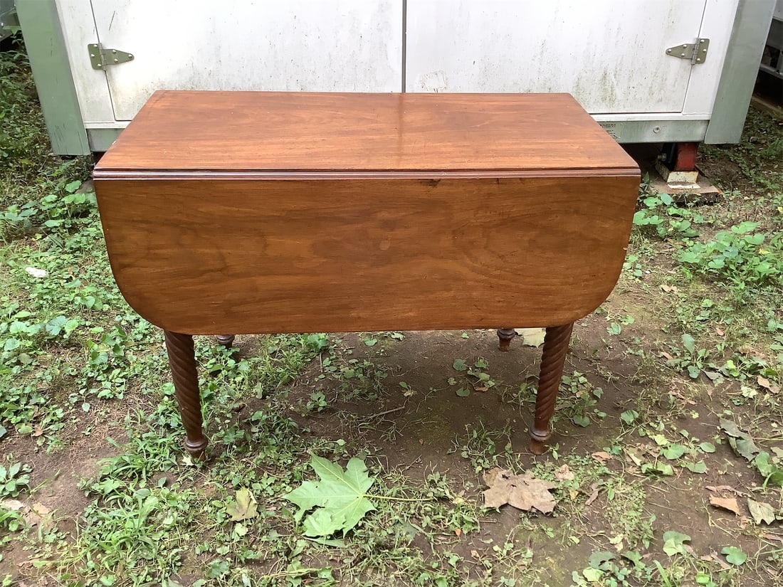 Vintage Drop Leaf Table: This vintage drop leaf table features a classic design with elegantly turned legs, showcasing craftsmanship that highlights its timeless appeal. The table is versatile, offering a compact size when