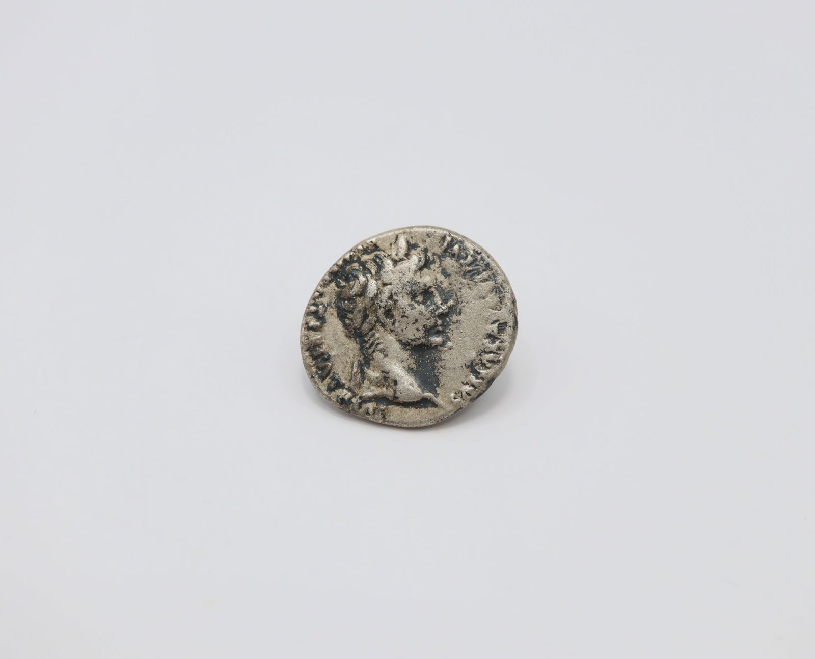 Augustus AR Denarius. Lugdunum, 2 BC - AD 4. (1 of 2)