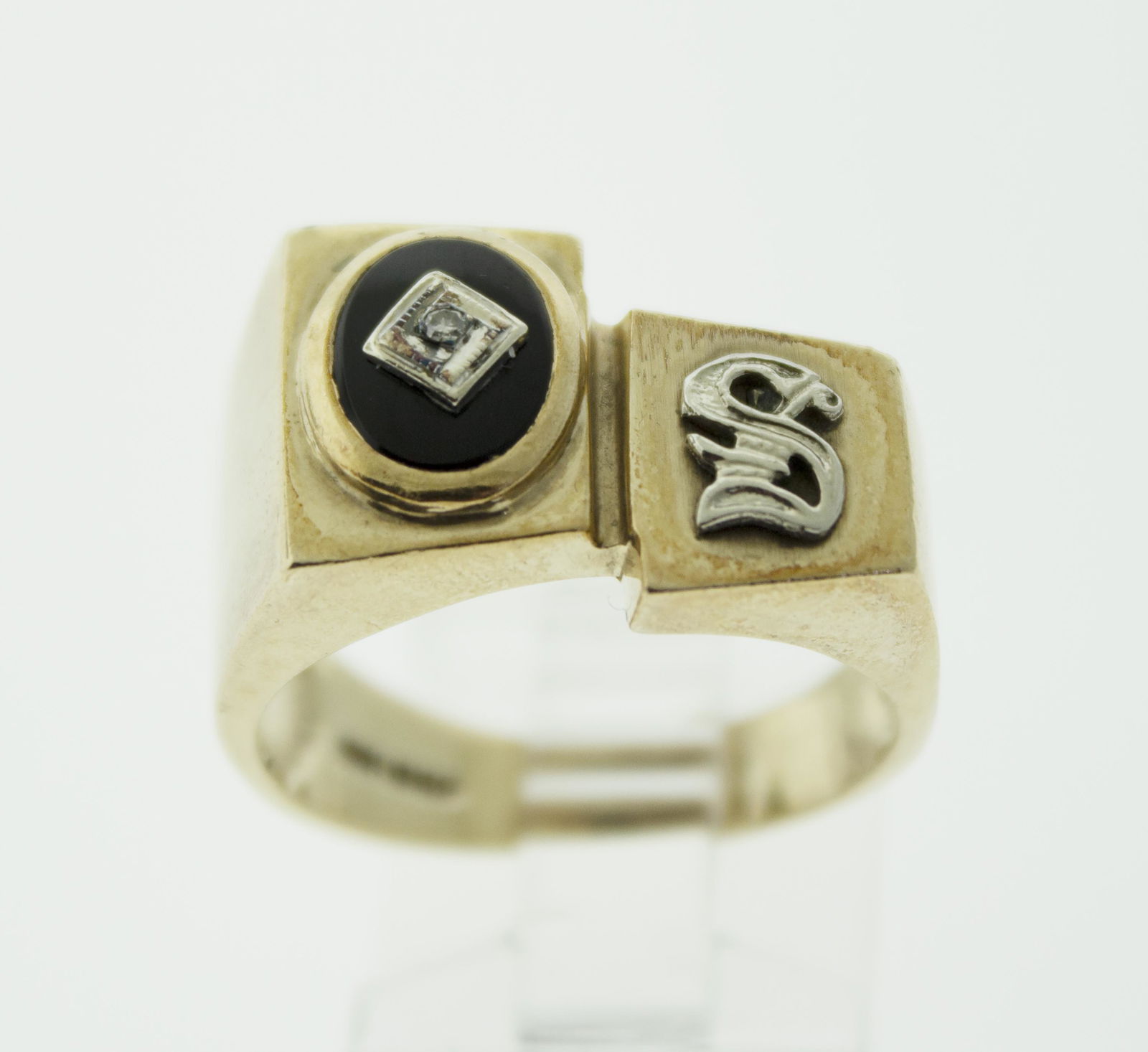 A 10K ONYX & DIAMOND MEN'S RING (1 of 4)