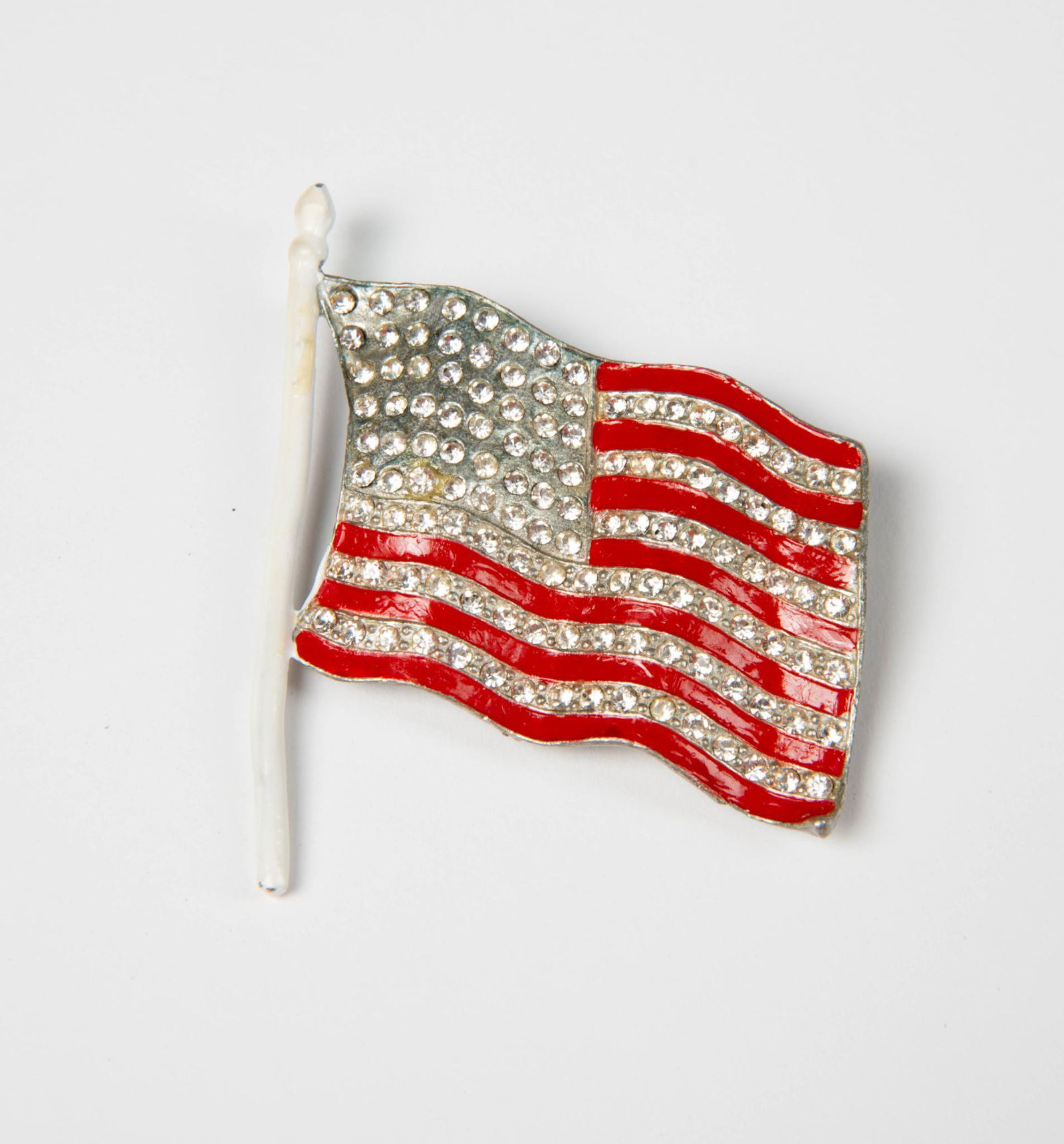 Large 1970s American Flag Pin. (1 of 4)