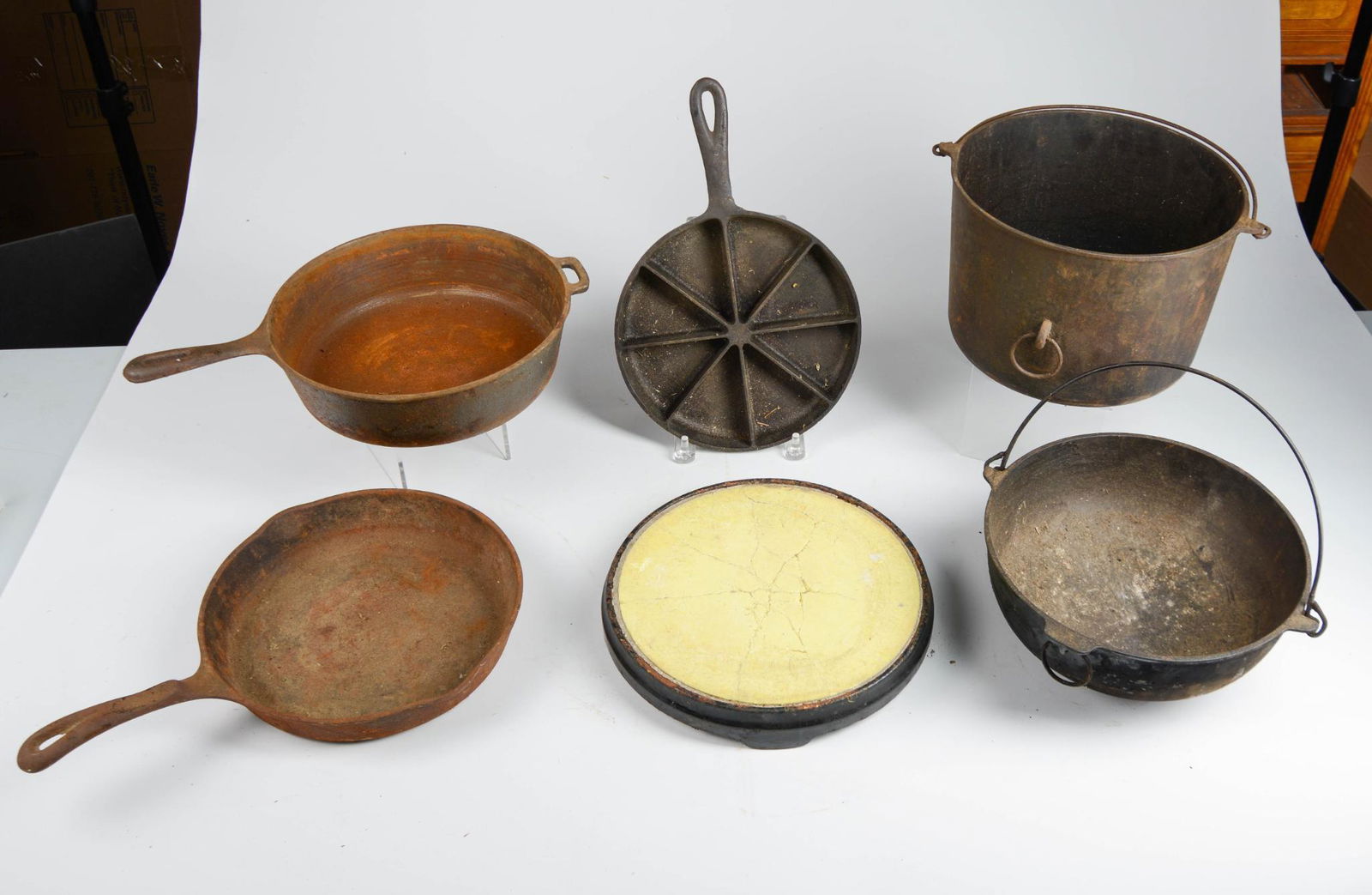 Group of Cast Iron Items. (1 of 8)