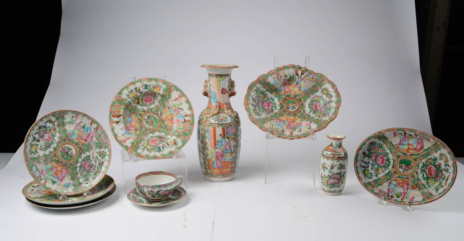 Collection of Chinese Rose Medallion. (1 of 17)