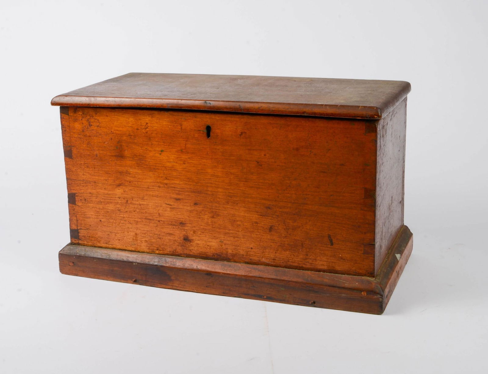 Antique Dovetailed Wooden Box. (1 of 3)
