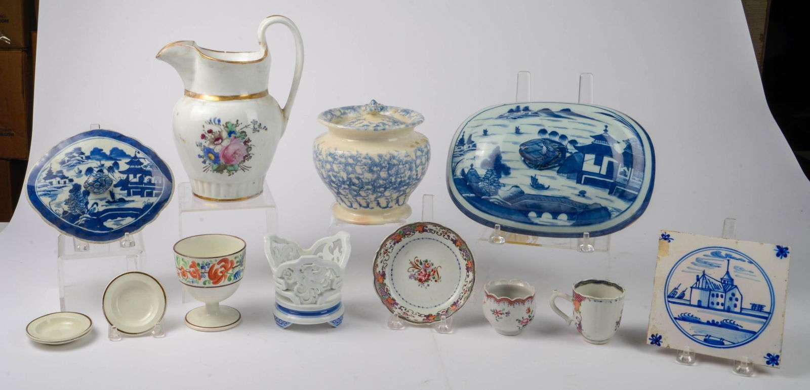 Collection of Porcelain and Ceramic Items. (1 of 20)