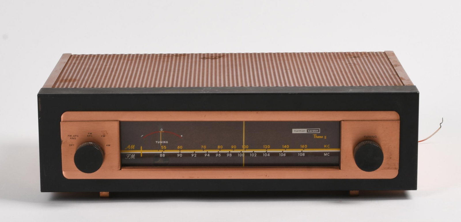 Harmon/Kardon Model T 1040 Theme II AM/FM Tuner. (1 of 3)