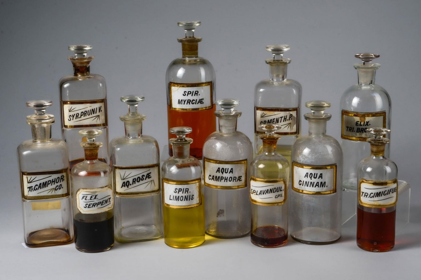 LOT OF TWELVE ASSORTED APOTHECARY BOTTLES WITH STOPPERS (1 of 4)