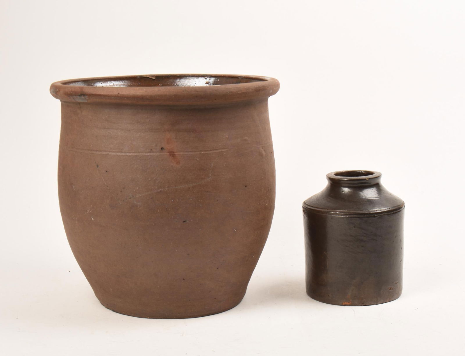LARGE REDWARE CROCK AND A MASTER INK (1 of 8)