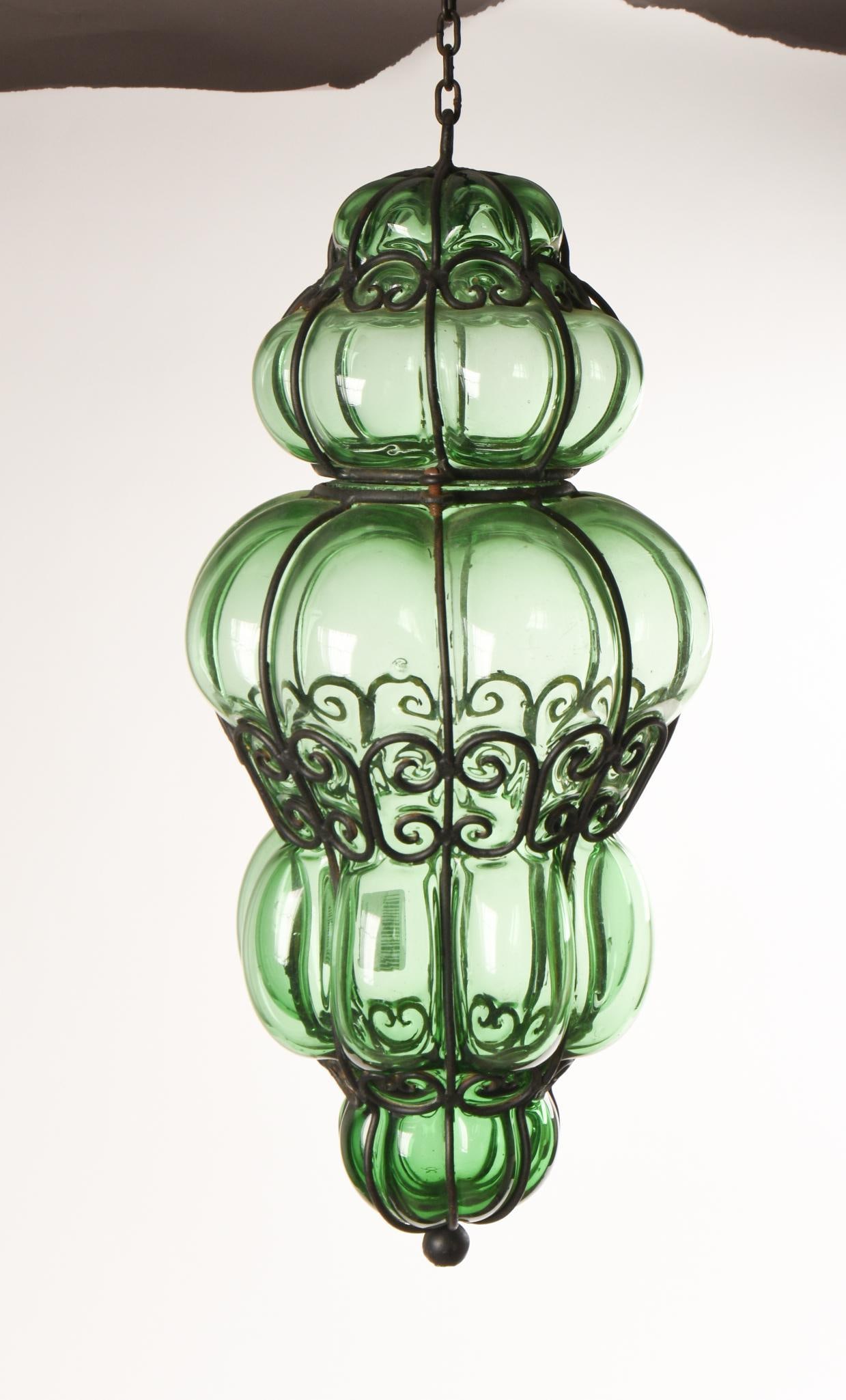 LARGE VENETIAN GLASS HANGING LAMP SHADE. (1 of 5)