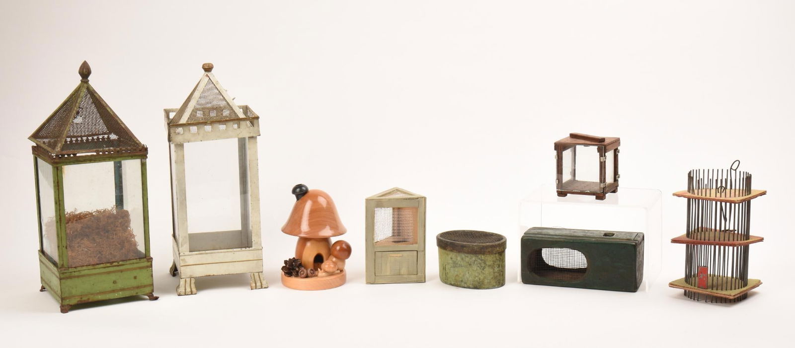 GROUP OF SMALL TABLETOP TERRARIUMS AND BEE BOXES (1 of 5)