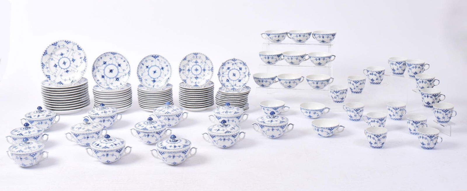 LARGE GROUP OF ROYAL COPENHAGEN DENMARK ONION PATTERN CHINA (1 of 7)