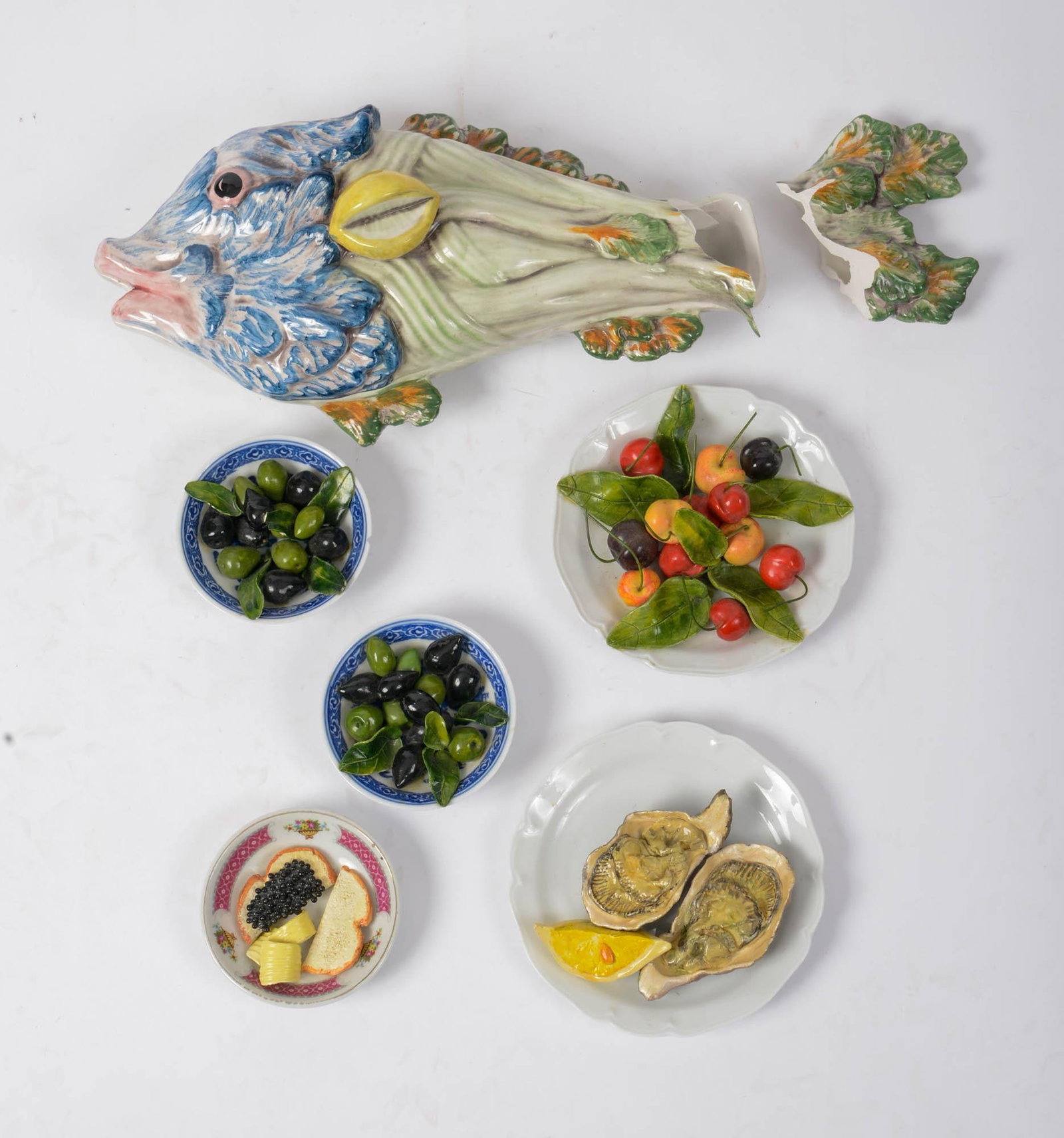 GROUP OF FRENCH AND LIMOGES PORCELAIN FRUITS AND OYSTERS PLATES (1 of 6)