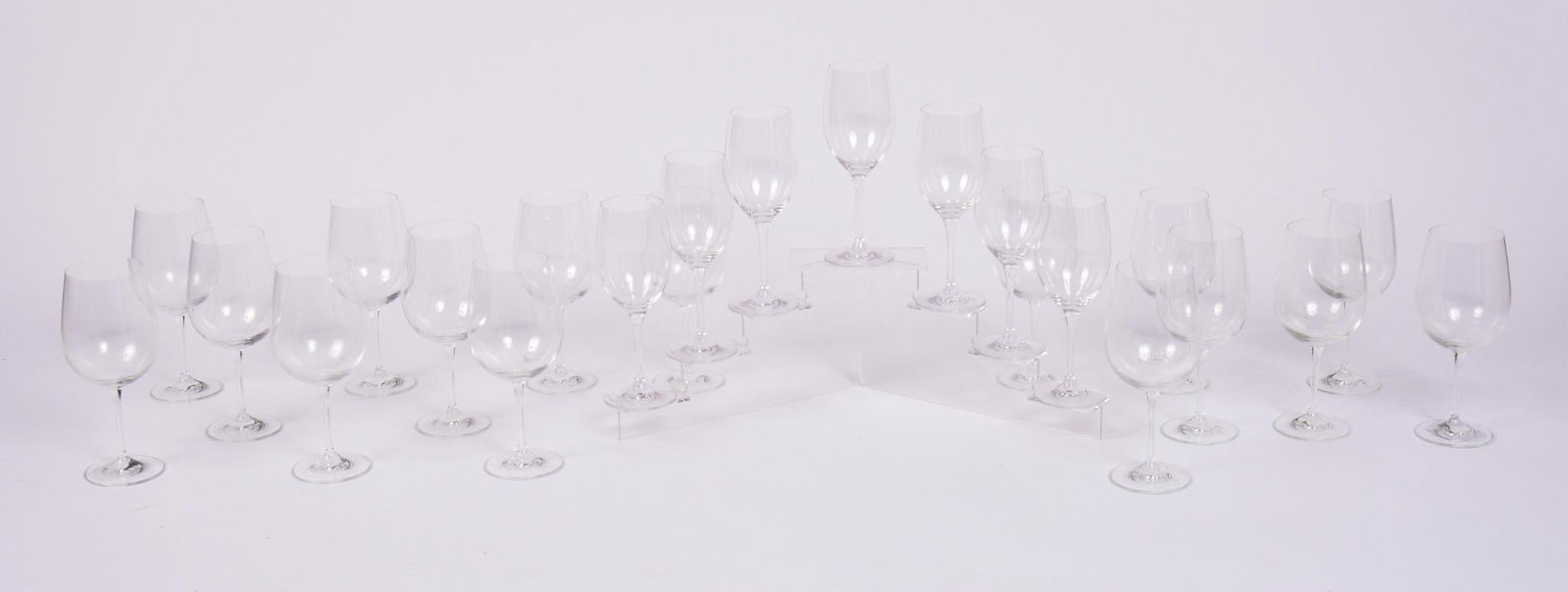 GROUP OF TALL STEM WINE GLASSES: Including 15 red wine glasses and 7 white wine glasses, red wine height 9 inches